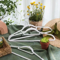 Shop SONGMICS 50 Cintres velours blanc