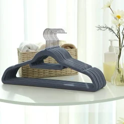 Shop SONGMICS 100 Cintres velours gris clair