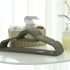 Shop SONGMICS 100 Cintres velours gris clair