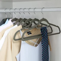 Shop SONGMICS 100 Cintres velours gris clair